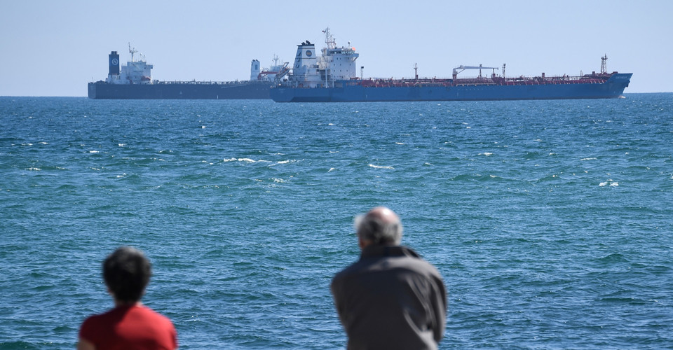 Морські поставки російської нафти знизилися через санкції США 1