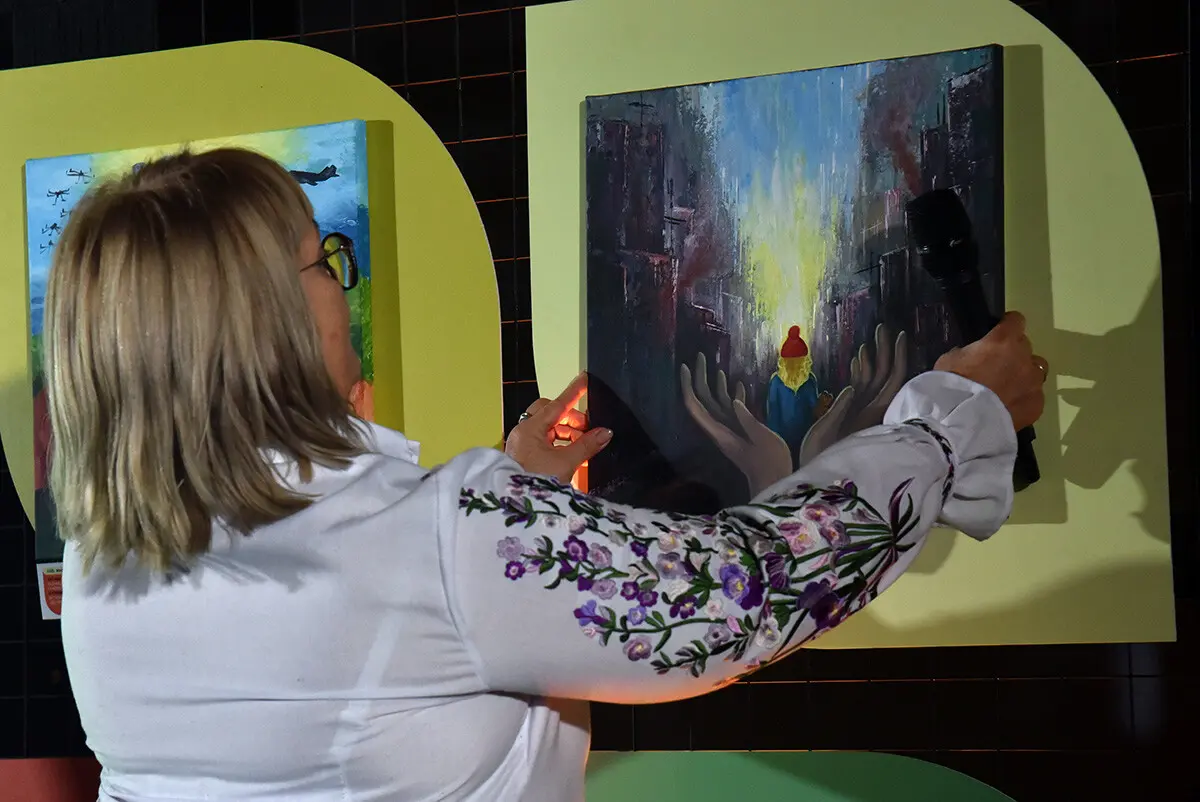 У Києві презентували картини присвячені річниці Резолюції ООН 1325 5