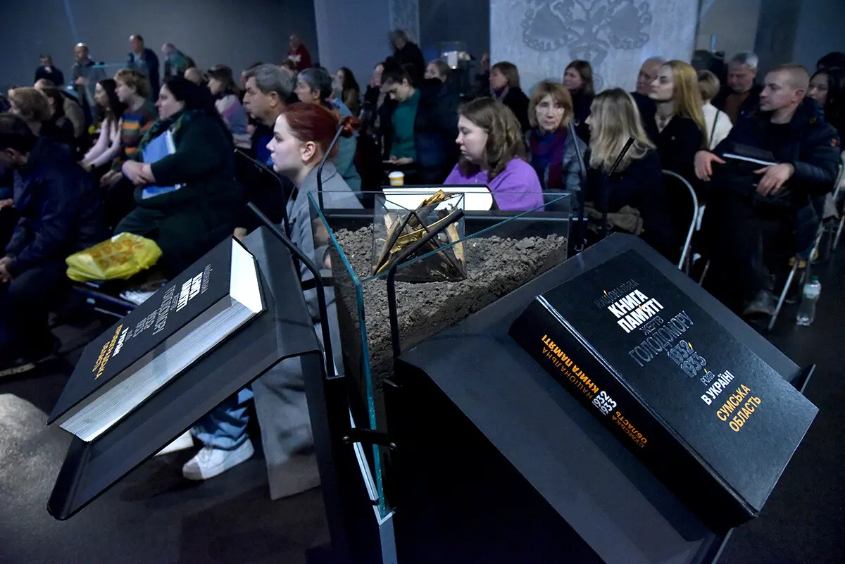 У Музеї Голодомору після реставрації презентували першу у світі картину про геноцид Рік 1933 10