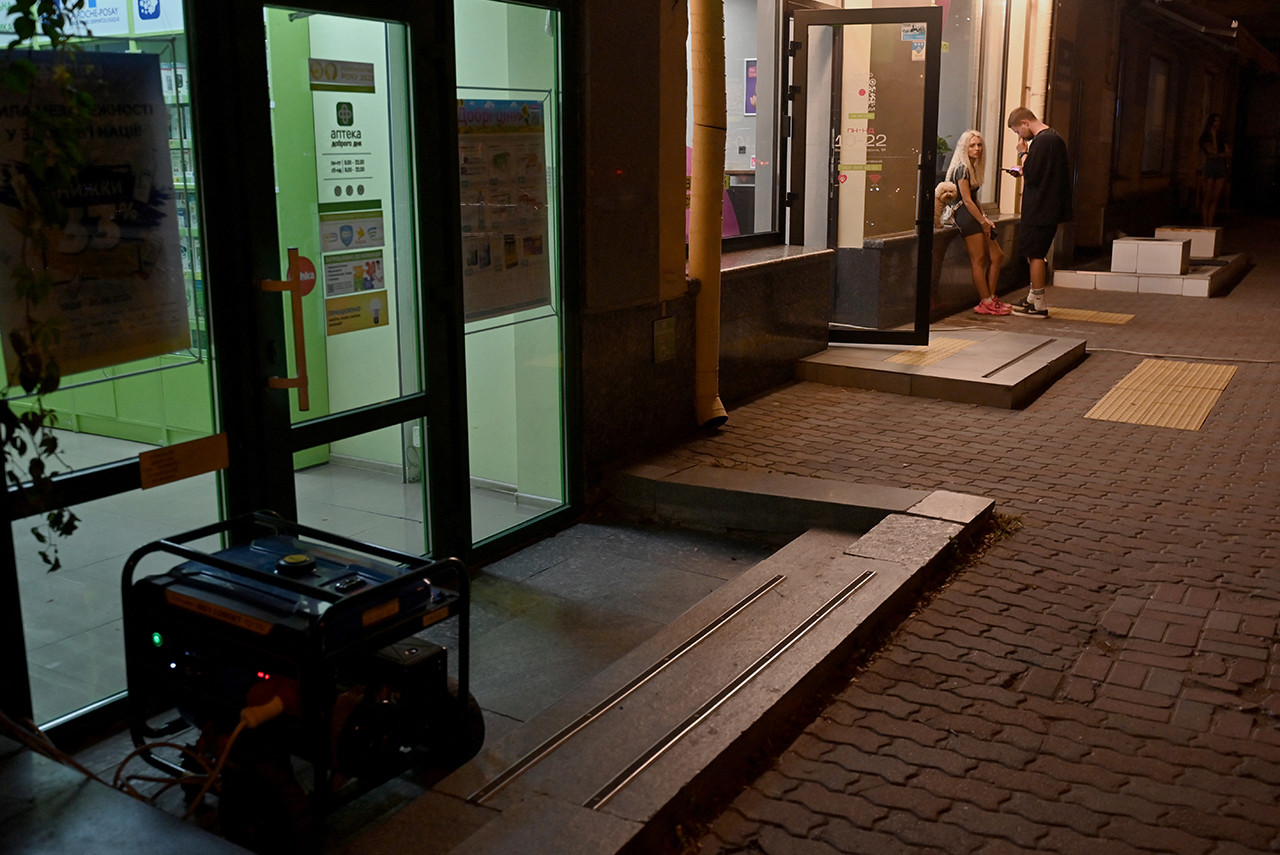 В Україні 11 листопада діятимуть графіки відключення світла 1