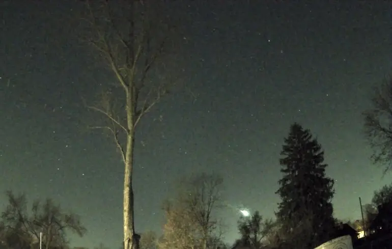 Вибух комети над США - зелену вогняну кулю помітили над Великими озерами - новини науки Вибух комети над США - зелену вогняну кулю помітили над Великими озерами - новини науки 1