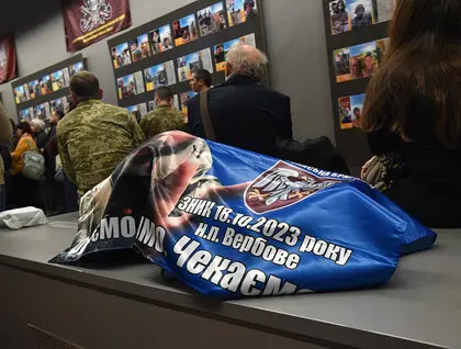 Виставка "Те, що болить" - у Києві презентували мистецький проєкт про особисті втрати на війні - фото 12