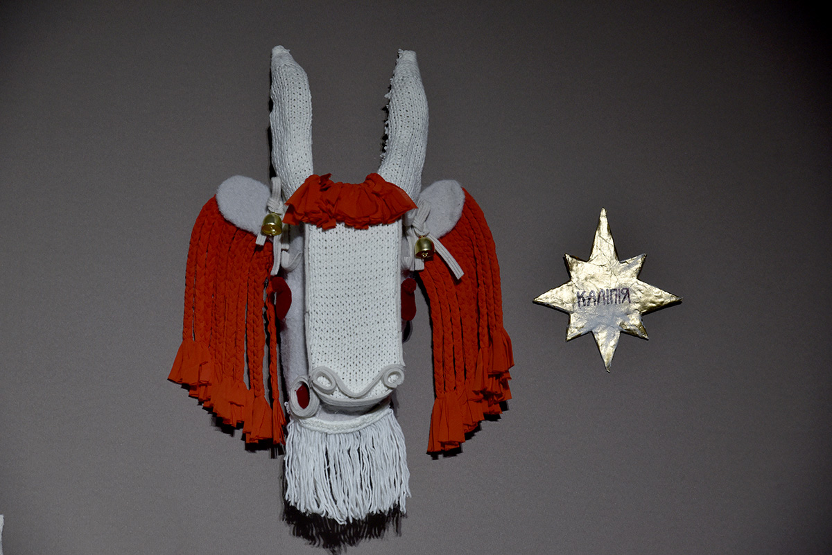 100 кіз Лесі Патоки - в Українському Домі відкрили виставку обрядових масок - фото 27