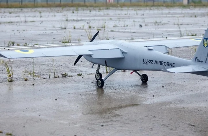 ГУР Наживо показало дипстейк-дрони, які атакують Російські НПЗ 1