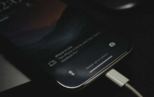 iPhone 17 Pro видає шум під час заряджання | D.UA 1