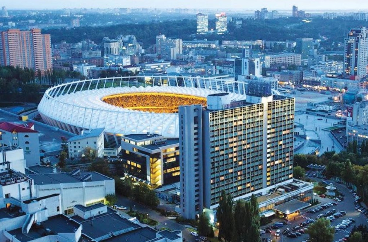 Київський готель "Русь" продають за борги підсанкційного росіянина Бабакова 1