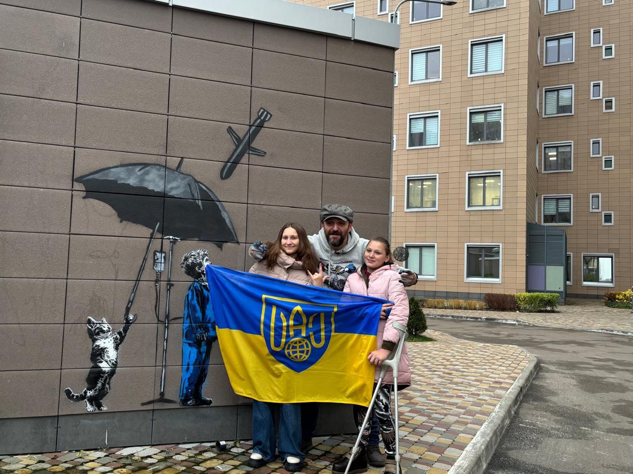 Стінопис на підтримку дітей війни - Андрій Єрмоленко створив новий артоб'єкт на "Охматдиті" - новини України 3