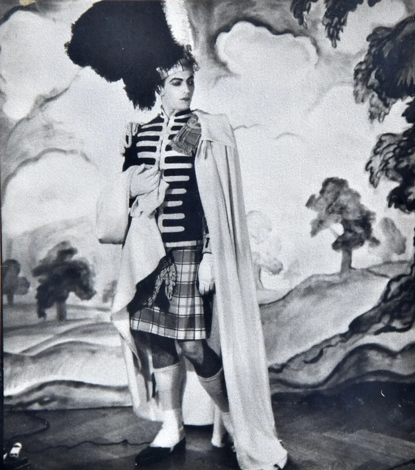 У столиці відкрилася масштабна виставка до 120-річчя легенди балету Сержа Лифаря - фото 17