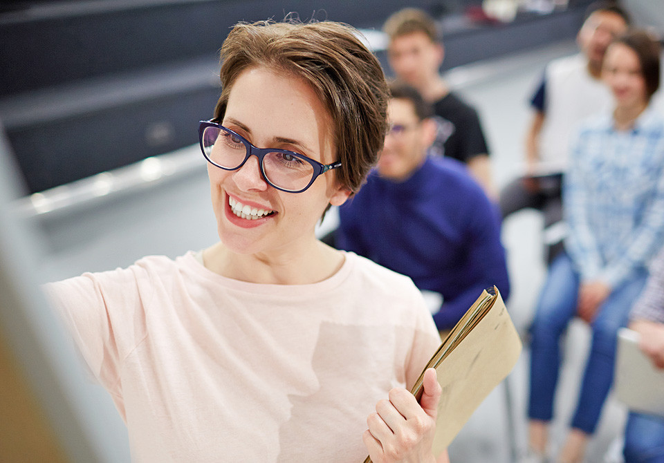 Уряд з січня 2026 року підвищує заробітну плату вчителям на 30% 1