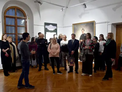 Від Острозької Біблії до донатів - у Києві презентували виставку До/Нації - фоторепортаж 15