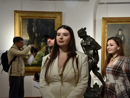 Від Острозької Біблії до донатів - у Києві презентували виставку До/Нації - фоторепортаж 3