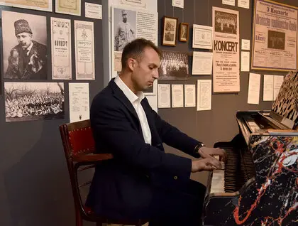 Виставка Різдвяний політ Щедрика - у Києві показали історію легендарної мелодії - фото 17