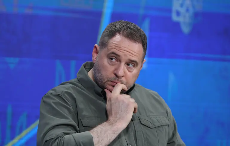 Звільнення Єрмака - у Міноборони не знають, де зараз ексголова ОПУ 1