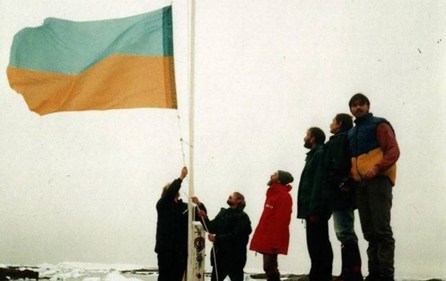 30 років у "клубі обраних": як Україна підкорювала Антарктику попри злидні 90-х 1