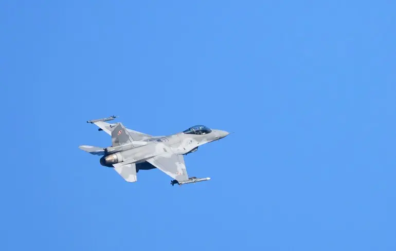 Аварія виникла з вини F-16 у Туреччині - бойовий літак приземлився на автомобільну дорогу. 1