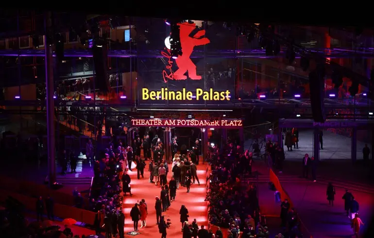 Берлінале-2026 відкрився політичними протестами та заявами - Вім Вендерс закликав відокремити кіно від політики - новини культури 1