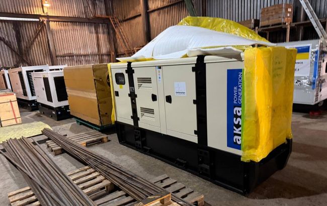 Боротьба з блекаутами в Києві: Кличко показав нову партію потужних генераторів із Німеччини 1