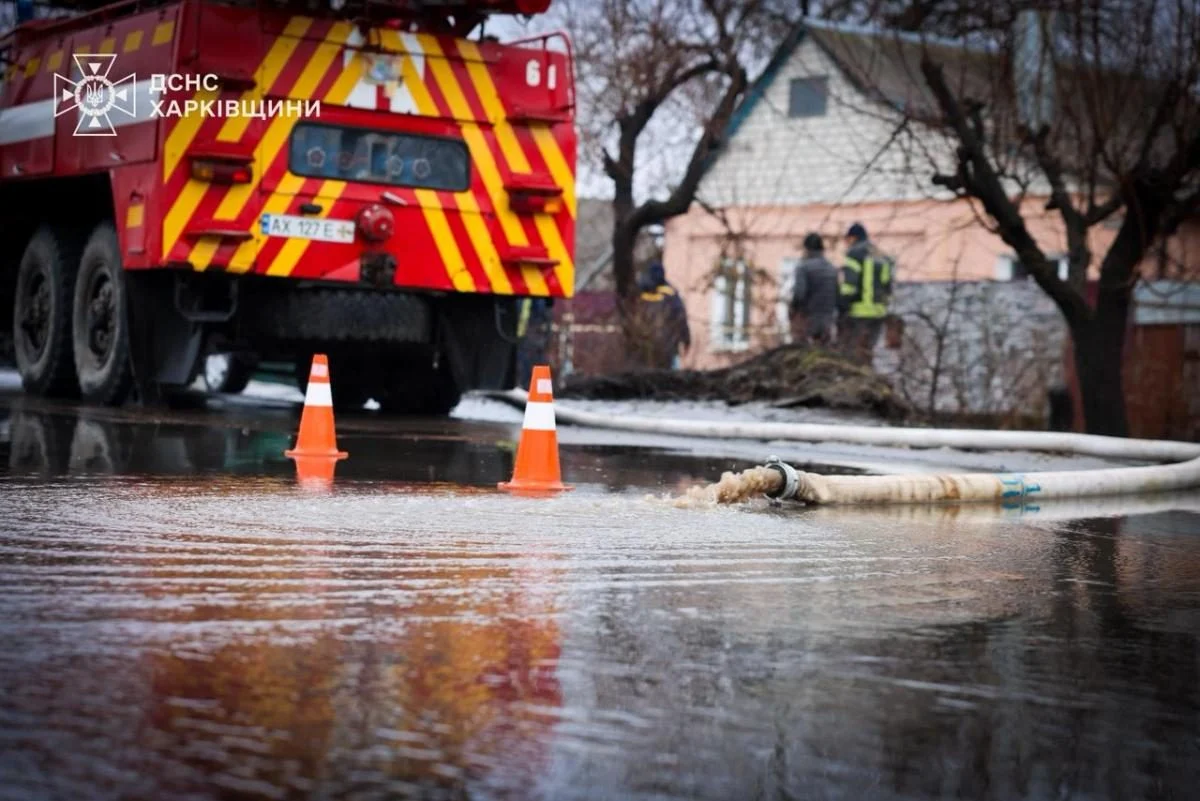 В Україні зафіксовано підтоплення територій внаслідок відлиги та опадів: де ситуація є найкритичнішою (фото, відео) 9 Частину України підтопило через відлигу та дощі: де ситуація найскладніша (фото, відео)