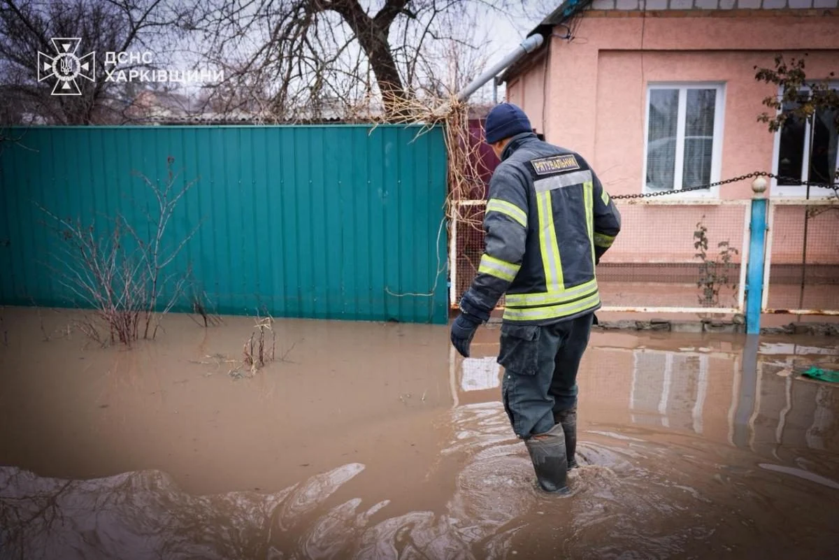 В Україні зафіксовано підтоплення територій внаслідок відлиги та опадів: де ситуація є найкритичнішою (фото, відео) 10 Частину України підтопило через відлигу та дощі: де ситуація найскладніша (фото, відео)