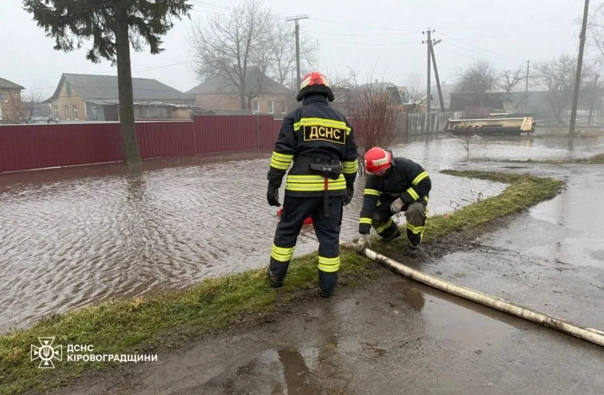 В Україні зафіксовано підтоплення територій внаслідок відлиги та опадів: де ситуація є найкритичнішою (фото, відео) 3 Частину України підтопило через відлигу та дощі: де ситуація найскладніша (фото, відео)