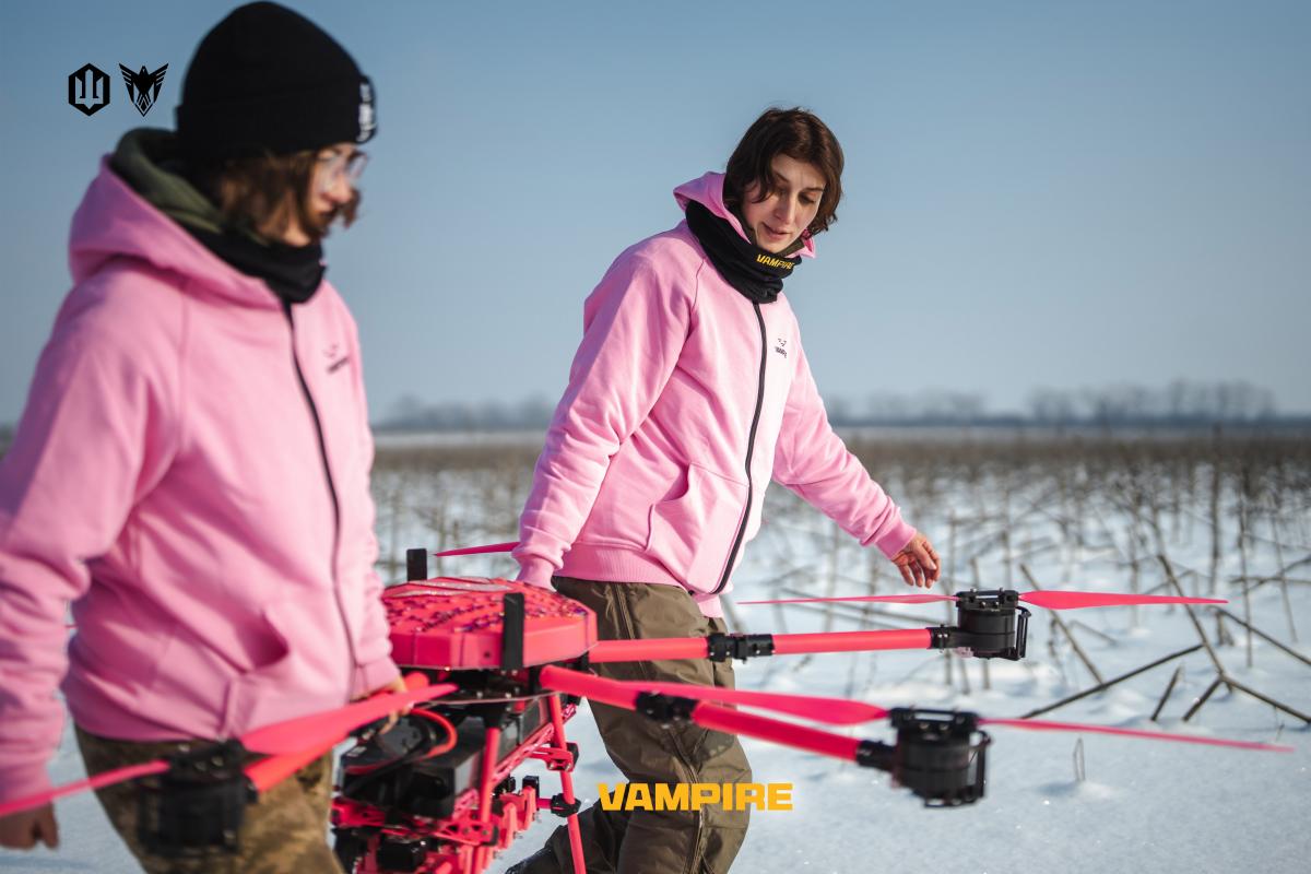 "Елегантно нищити ворога": "Гарпії" отримали ексклюзивний рожевий дрон VAMPIRE