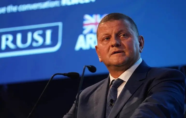 Генерал Валерій Залужний висловив думку про те, що для завершення війни в Україні необхідно виконати певні умови. 1