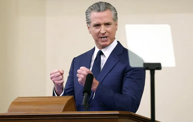 Губернатор Каліфорнії висловив незадоволення політикою американського президента щодо нових мит. 1