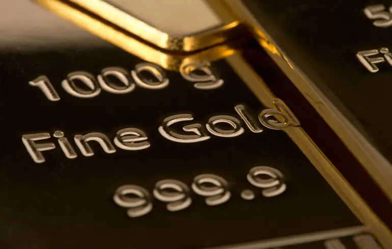 Інвестори почали активно купувати золото після найбільшого зниження його вартості з 2013 року. 1