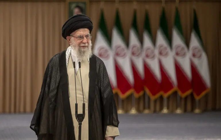 Іран готується до ймовірних атак з боку США та розробляє стратегію виживання в умовах відсутності Хаменеї, повідомляє NYT. 1