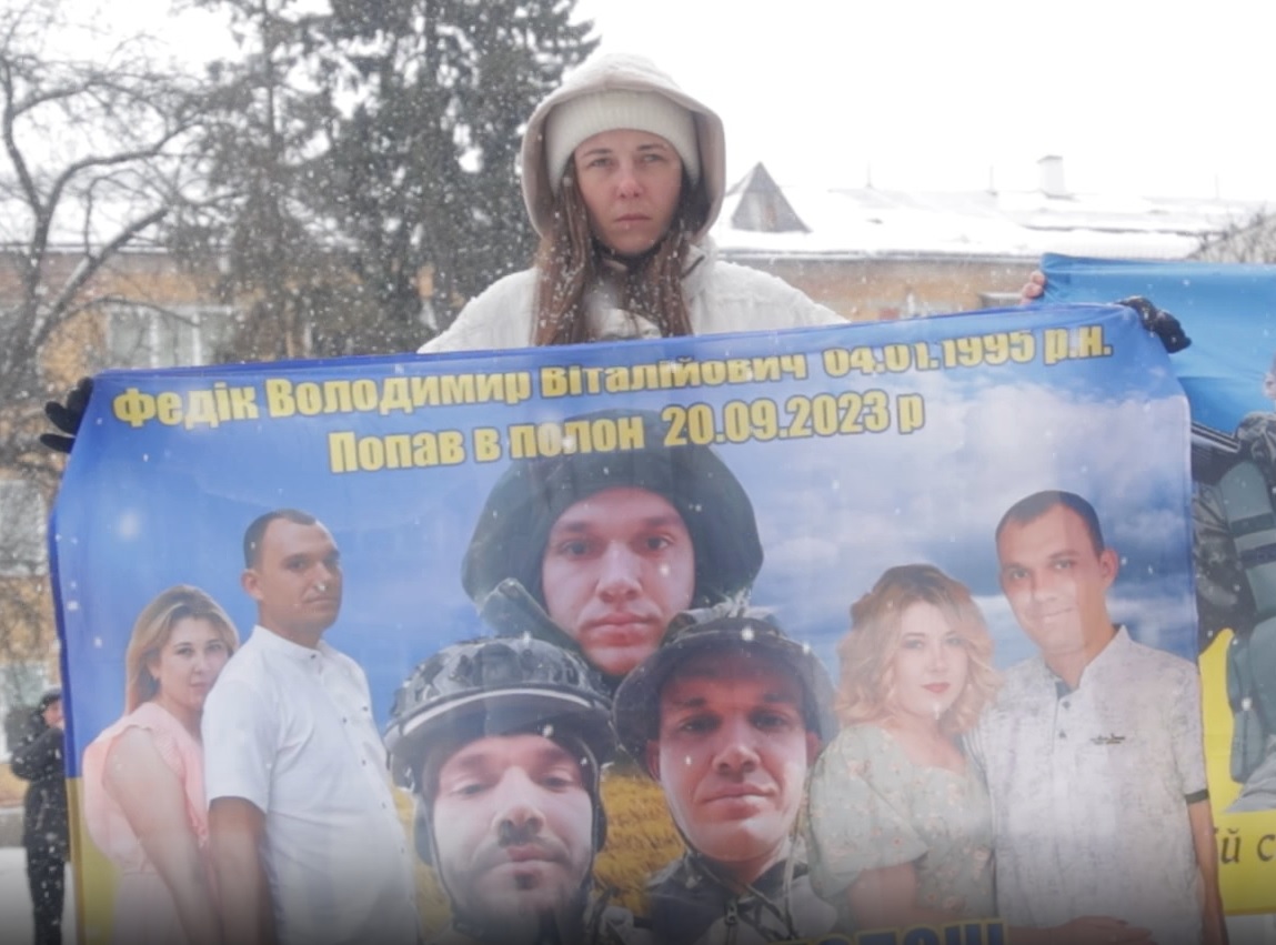 "Я бачив, він живий": історії родин, які чекають своїх з полону на кожному обміні 3