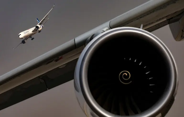 Китай не є конкурентом для Airbus і Boeing через проблеми з двигунами. 1