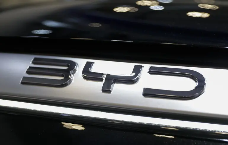 Китайські автомобілі в Польщі – армія заборонила доступ до військових територій. 1