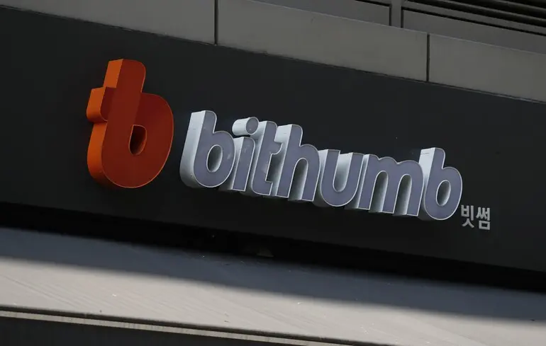Криптовалютна біржа Bithumb випадково розподілила біткоїни на суму $44 мільярди, що призвело до різкого падіння курсу. 1