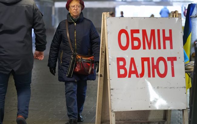 Курс пішов угору: скільки коштують 100 доларів в обмінниках 4 лютого 1