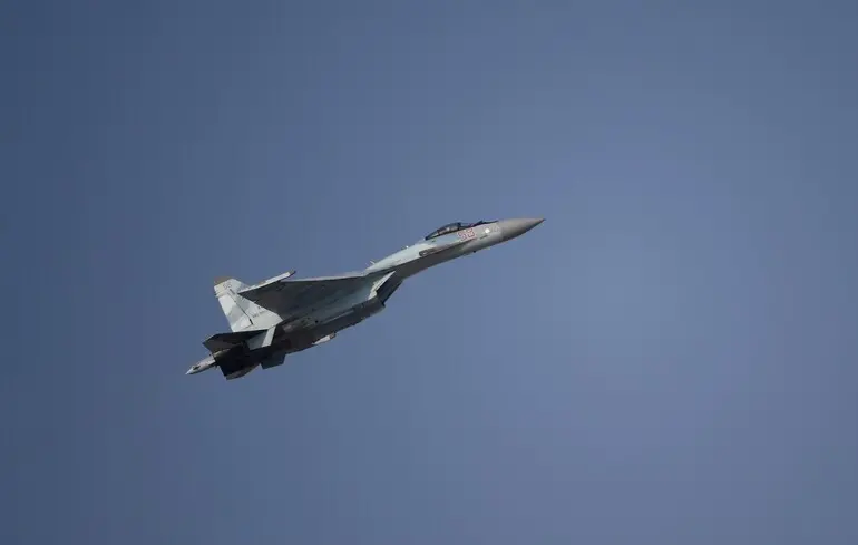 Літаки Російської Федерації здійснювали польоти поблизу Аляски – Сполучені Штати та Канада контролювали переміщення російських повітряних суден. 1