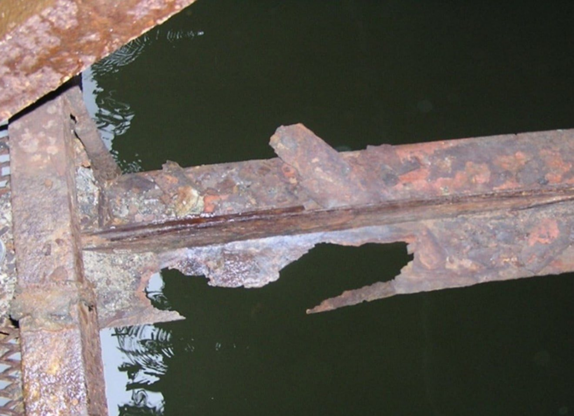 Метал з'їла корозія: науковці б'ють на сполох через міст Патона в Києві 2