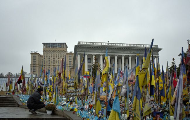 "Місць для прапорців більше немає": кияни вимагають звести Стіну Пам’яті на Майдані 1