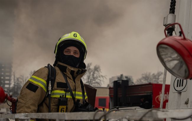 На Хрещатику горить готель "Дніпро": перші подробиці 1