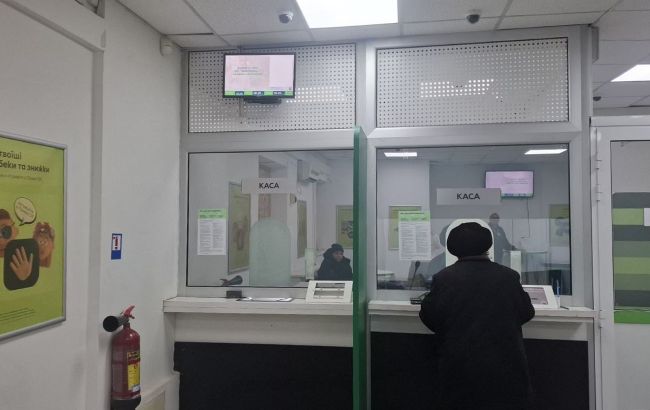 НБУ знизив курс долара на понеділок: чи варто скуповувати валюту "на всі гроші" 1