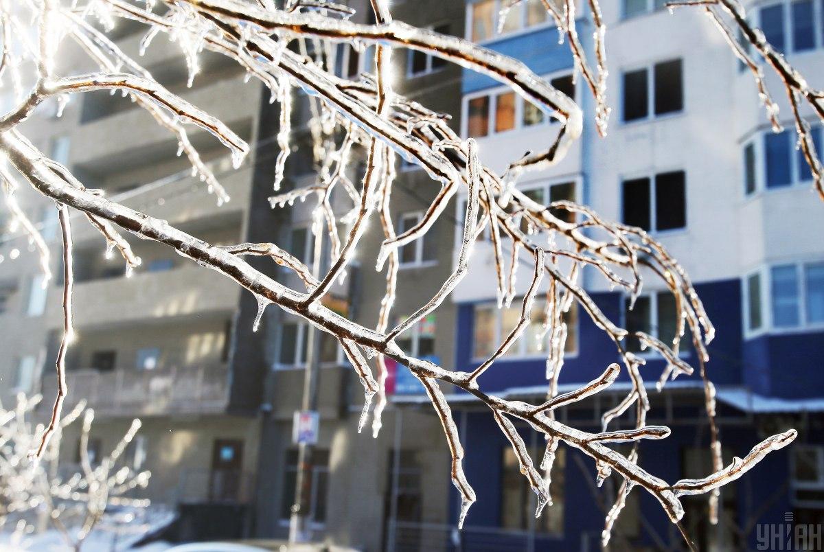 Небезпека над головою: киян попередили про підвищений ризик через погоду