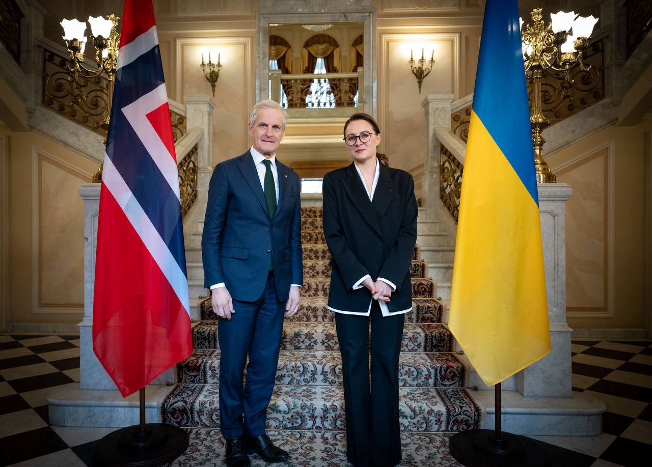 Норвегія виділить Україні 9 мільярдів доларів на військову та гуманітарну підтримку. 1