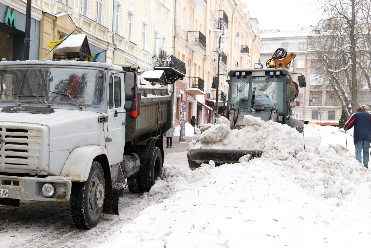 Підтоплення, ожеледиця й перекриті дороги: де в Україні негода наробила лиха 2