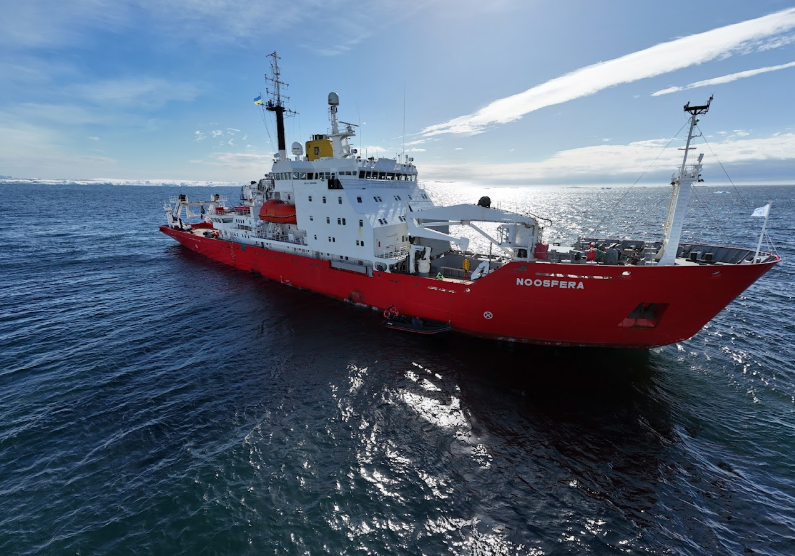 "Плавучий інститут" за мільйони доларів: як криголам "Ноосфера" заробляє під час війни 3