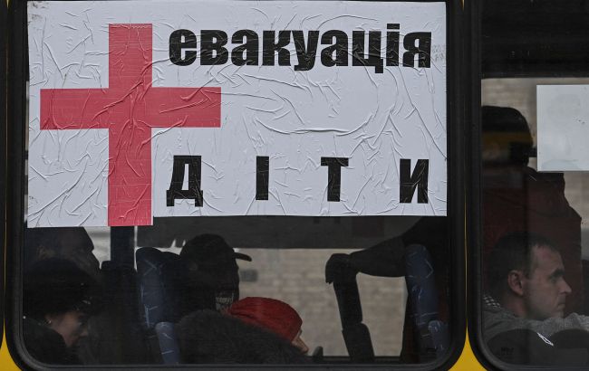 Примусова евакуація дітей із зон бойових дій: як працюватиме новий закон 1