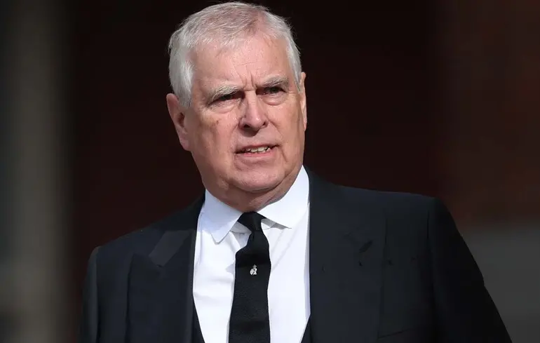 Принца Ендрю звільнили після затримання у справі, що має відношення до Епштейна. 1