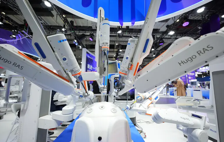 Робот Hugo здійснив свою першу операцію - роботизована хірургія знижує рівень болю та скорочує період реабілітації. 1