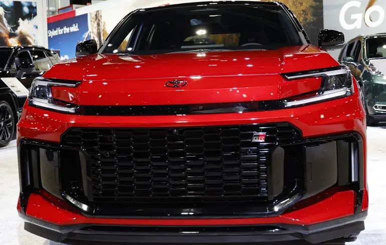 Росія здійснює імпорт німецьких та японських автомобілів через територію Китаю, незважаючи на накладені санкції. 1