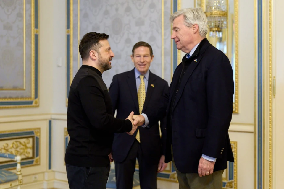 Сенатор Блюменталь: Путін націлюється на американські заводи в Україні Сенатор Блюменталь: Путін орієнтується на американські підприємства в Україні. 2