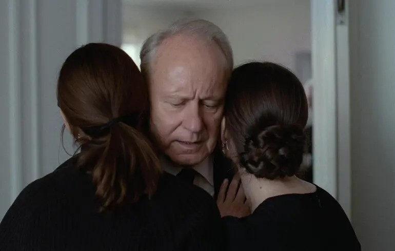 Сентиментальна цінність та Батько, мати, сестра, брат - Чому сім'ї обирають дистанцію, а не примирення 1