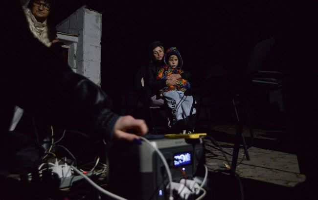 Що має бути вдома на випадок відключень світла та води: українцям дали список необхідного 1